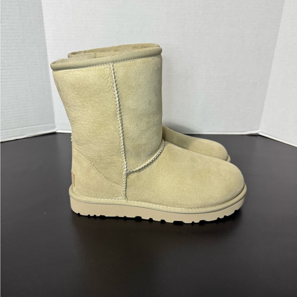 Women’s UGG classic short ll boot